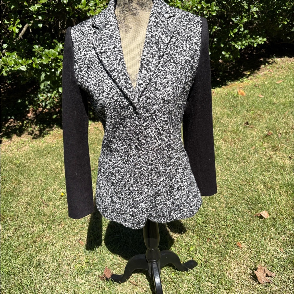 Tahari Black and Gray Textured Blazer